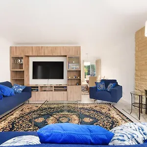 Amazing House In The Heart Of Dt/yvr/ubc , Vancouver Canada