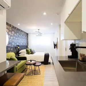 Palms Little Italy With Full Bathroom By Denstays , Montreal Canada